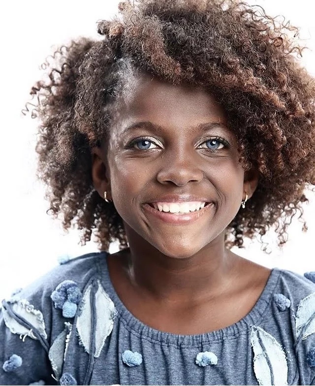 a menina brasileira dos olhos de safira2